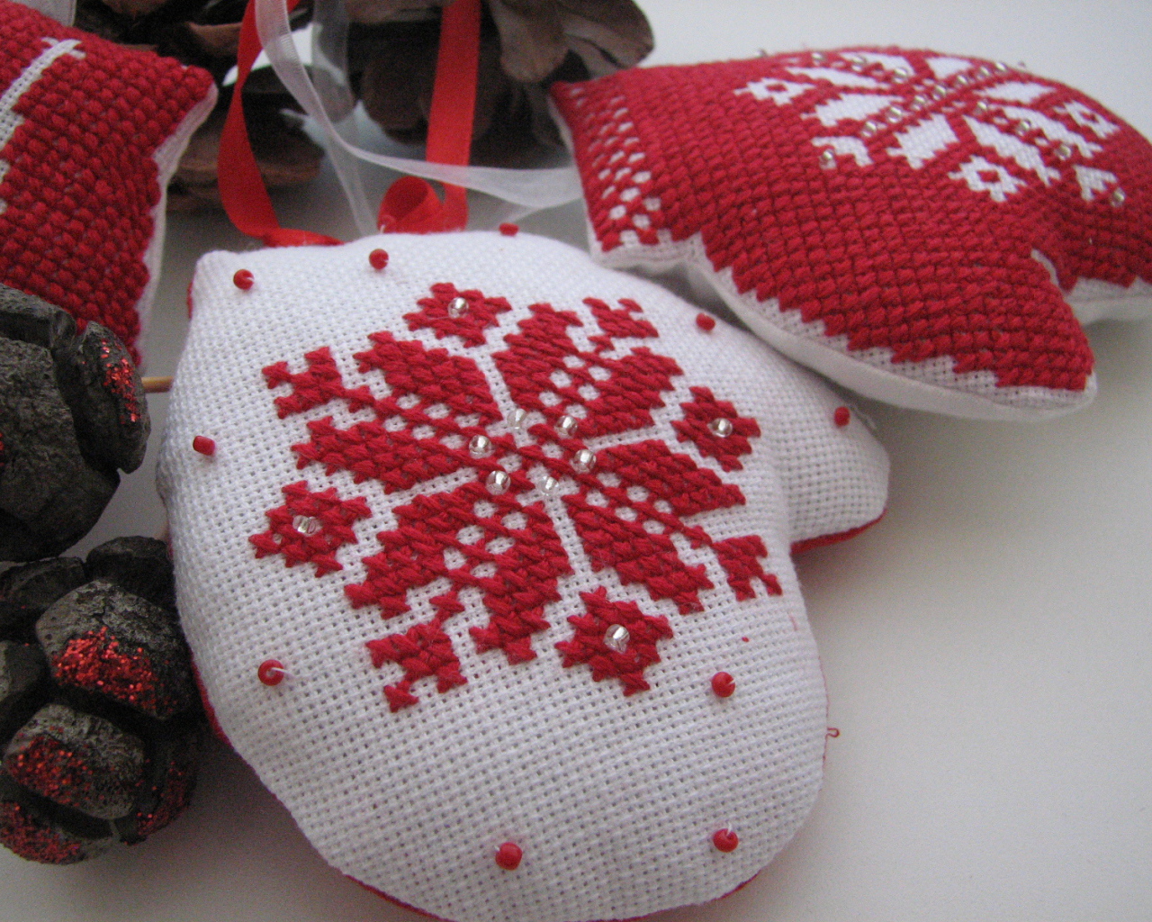 Первые елочные игрушки