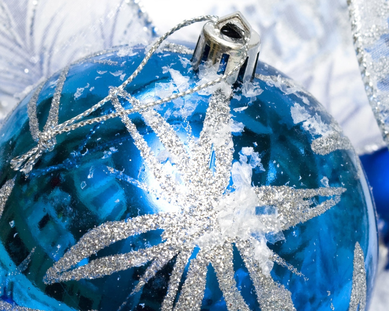 Cтеклянные елочные игрушки