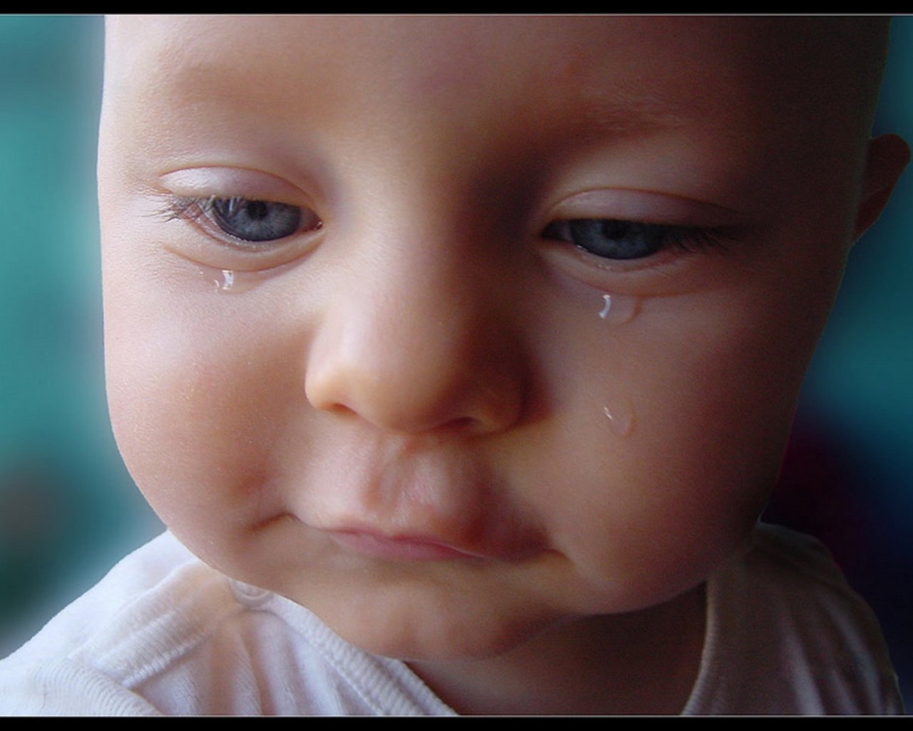 Ребенок плачет