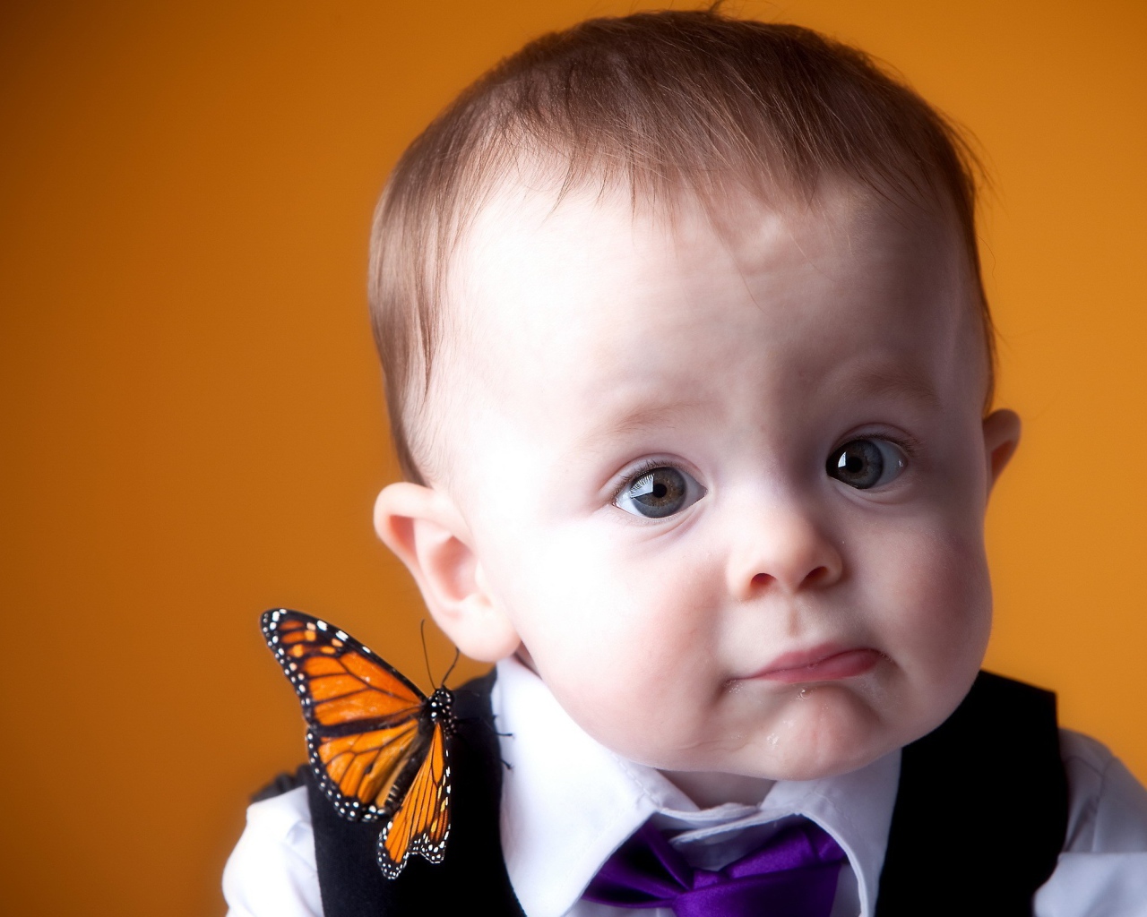 Мальчик с бабочкой