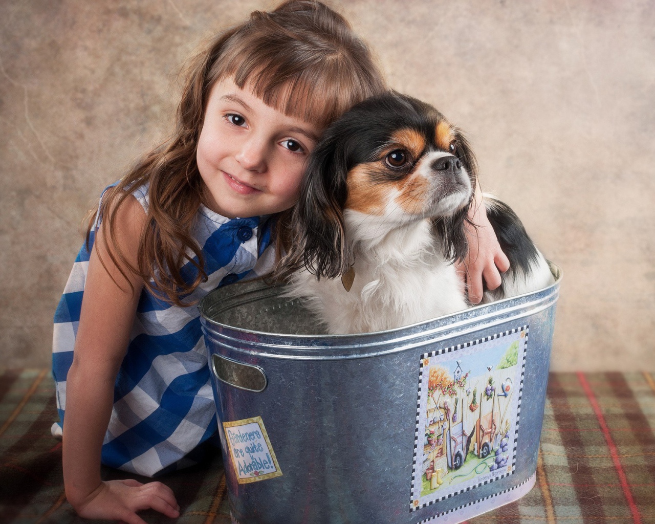 Девочка с подарком