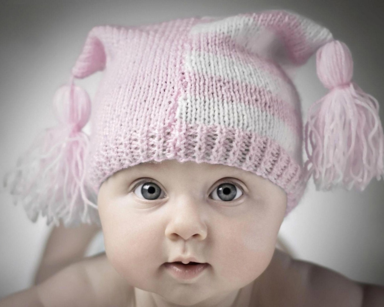 Ребенок в шапочке