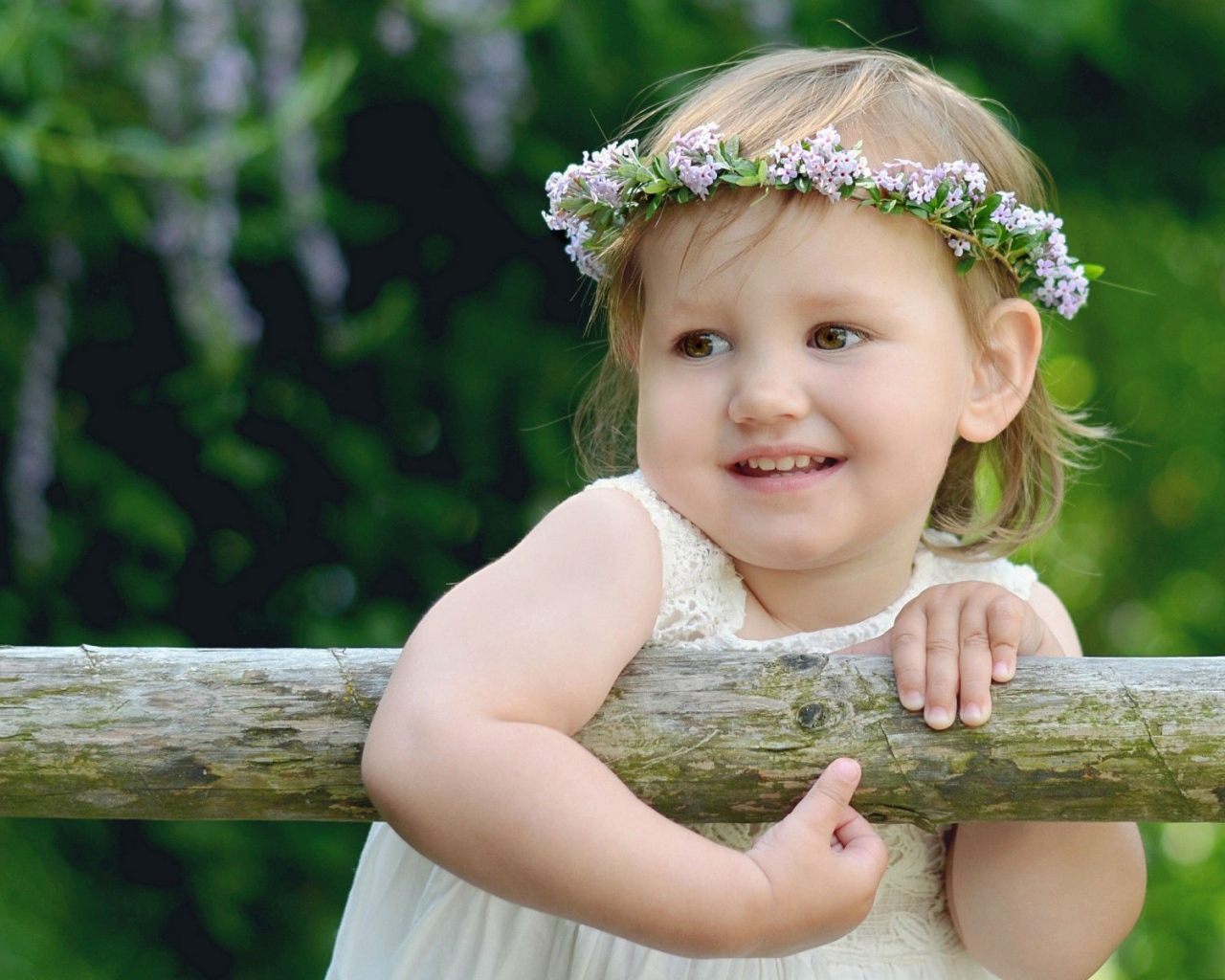 Девочка с венком