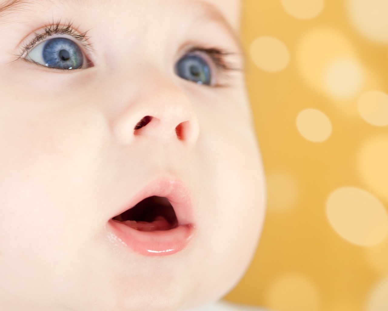 Удивленные глаза ребенка