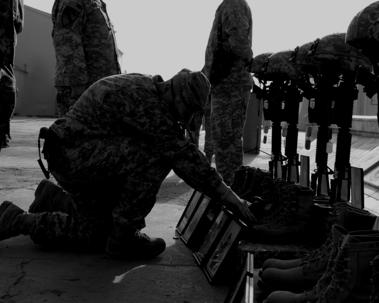 Вспоминают погибших воинов