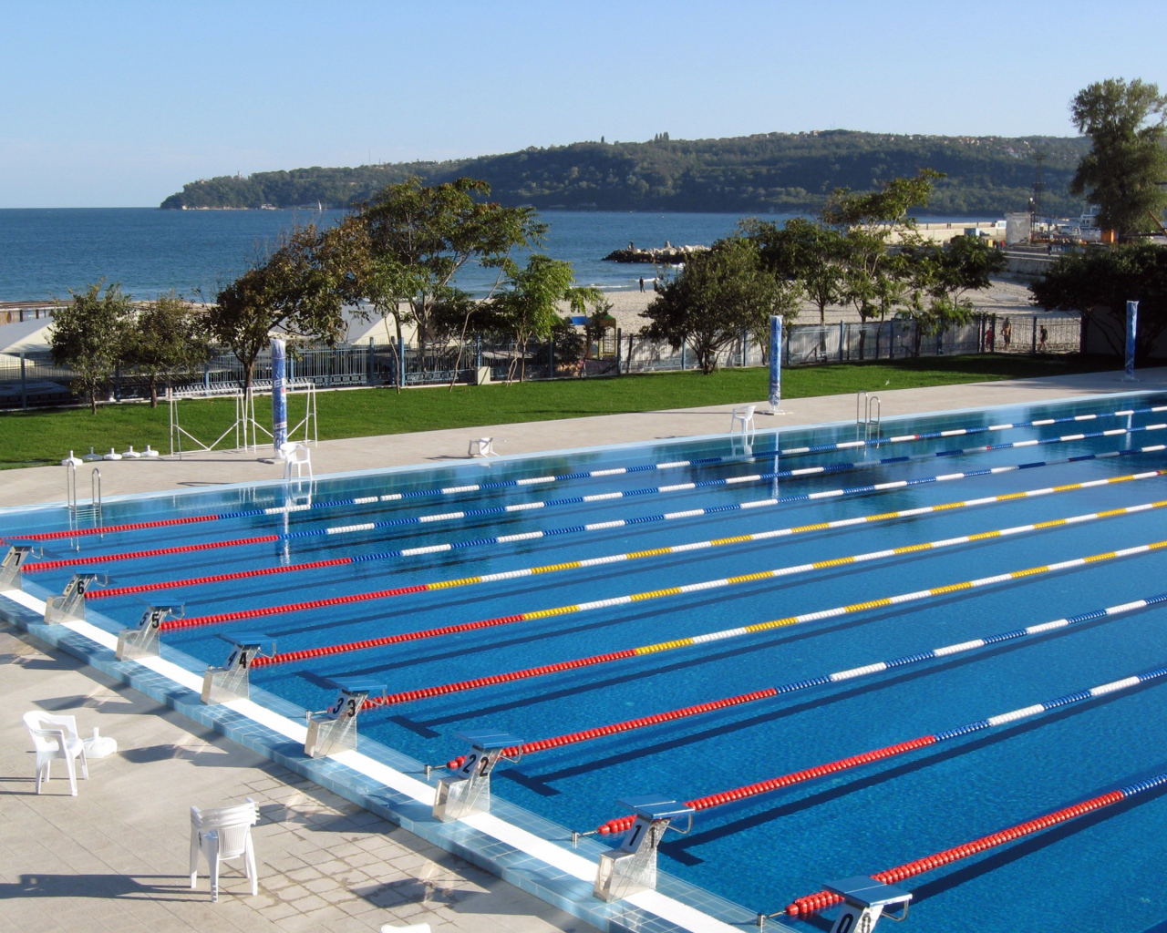 Бассейн для спортивного плавания