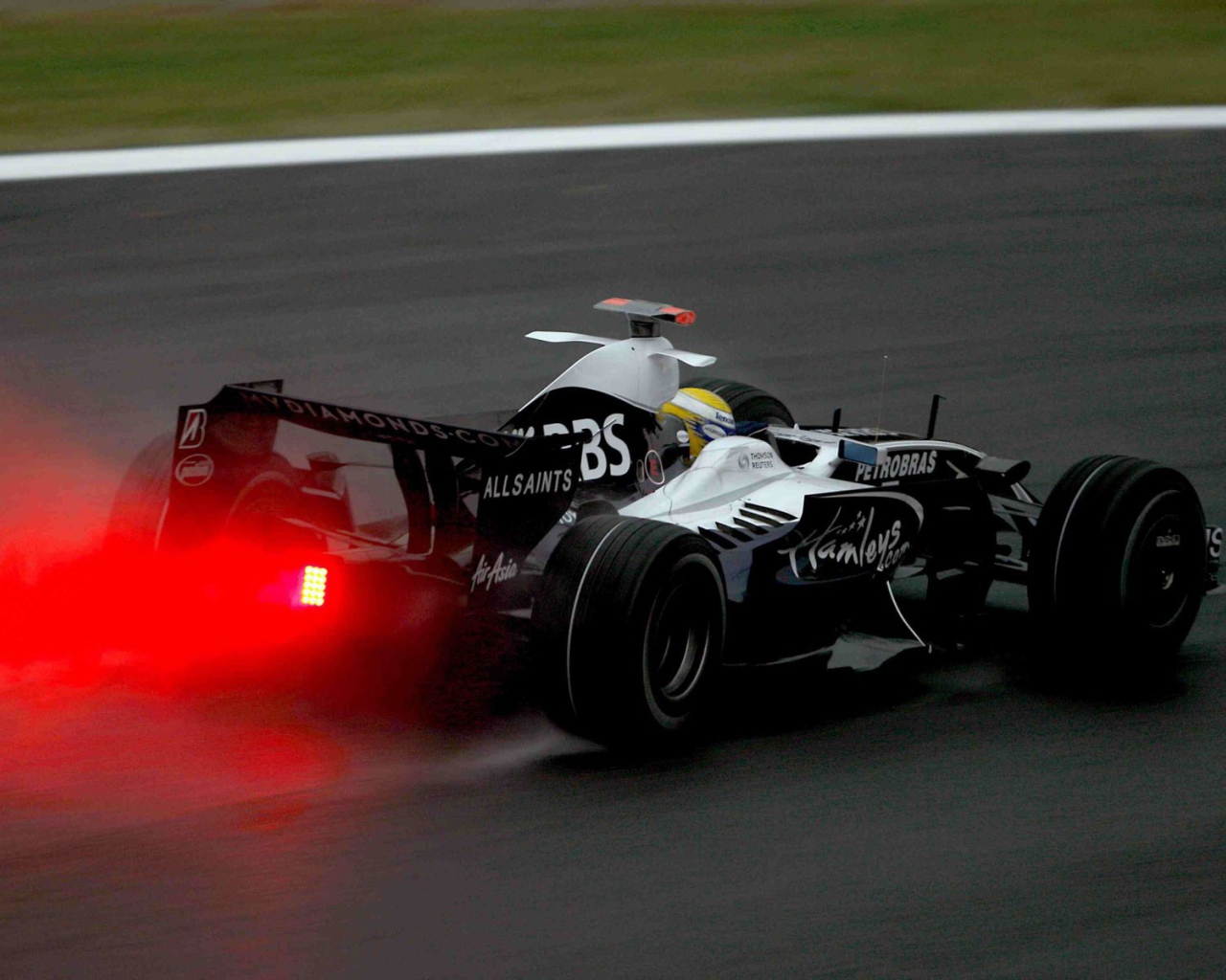 Формула один разгоняется