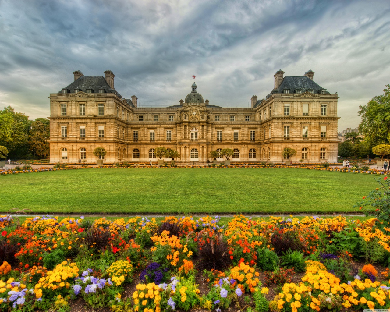 Замок в Париже