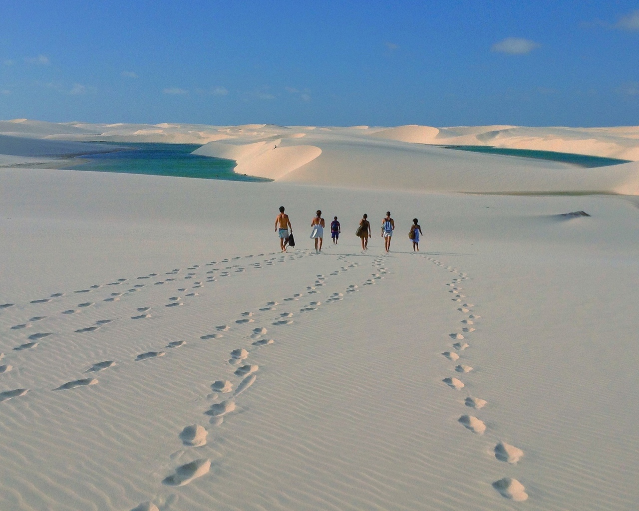 Следы на песке в Бразилии