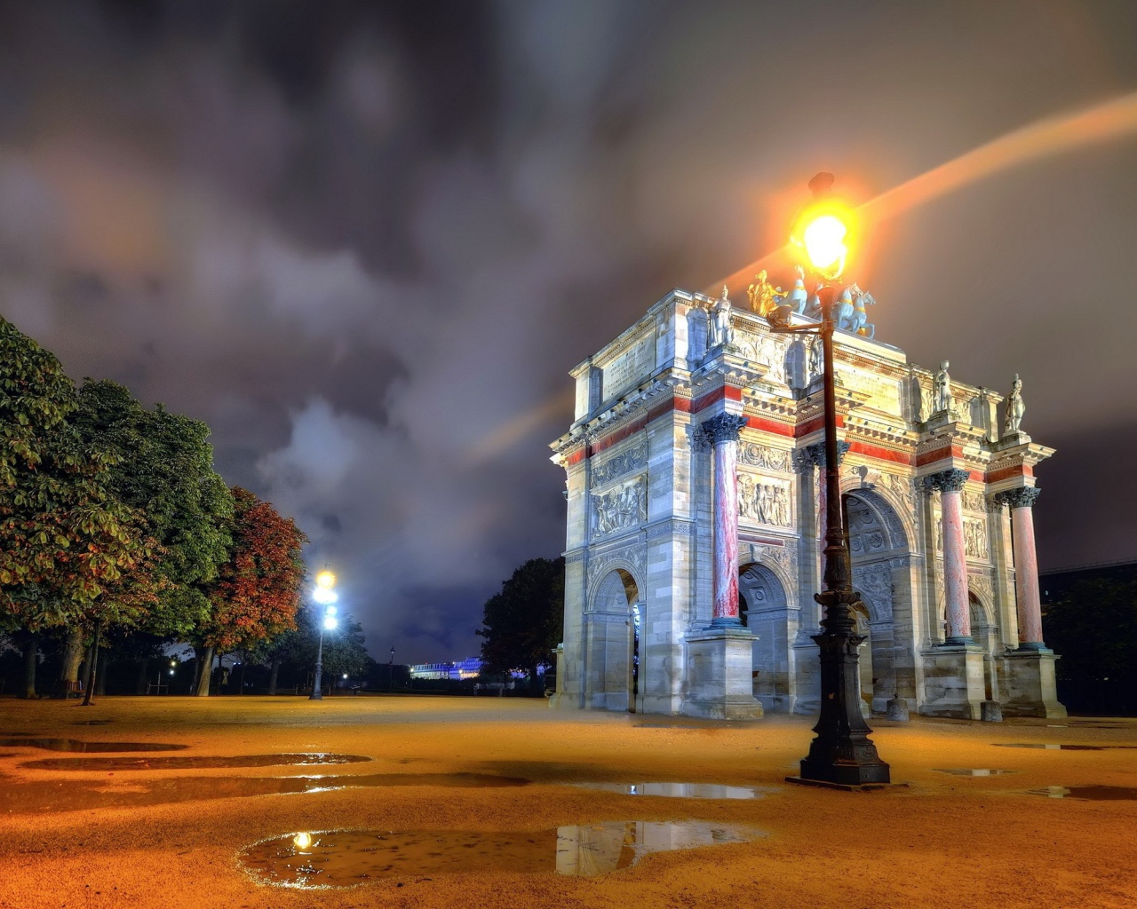 Фонарь в Париже