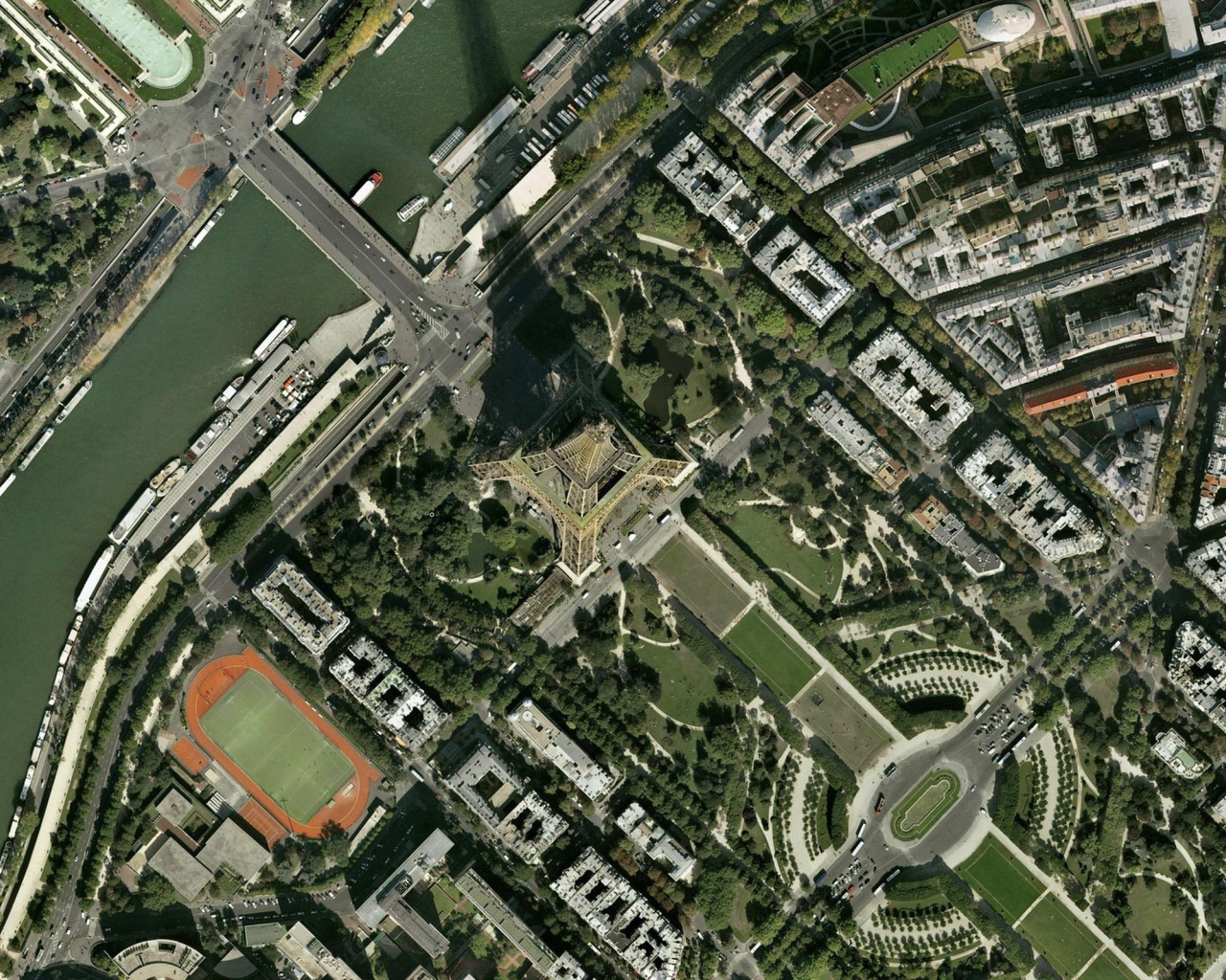 Париж из космоса