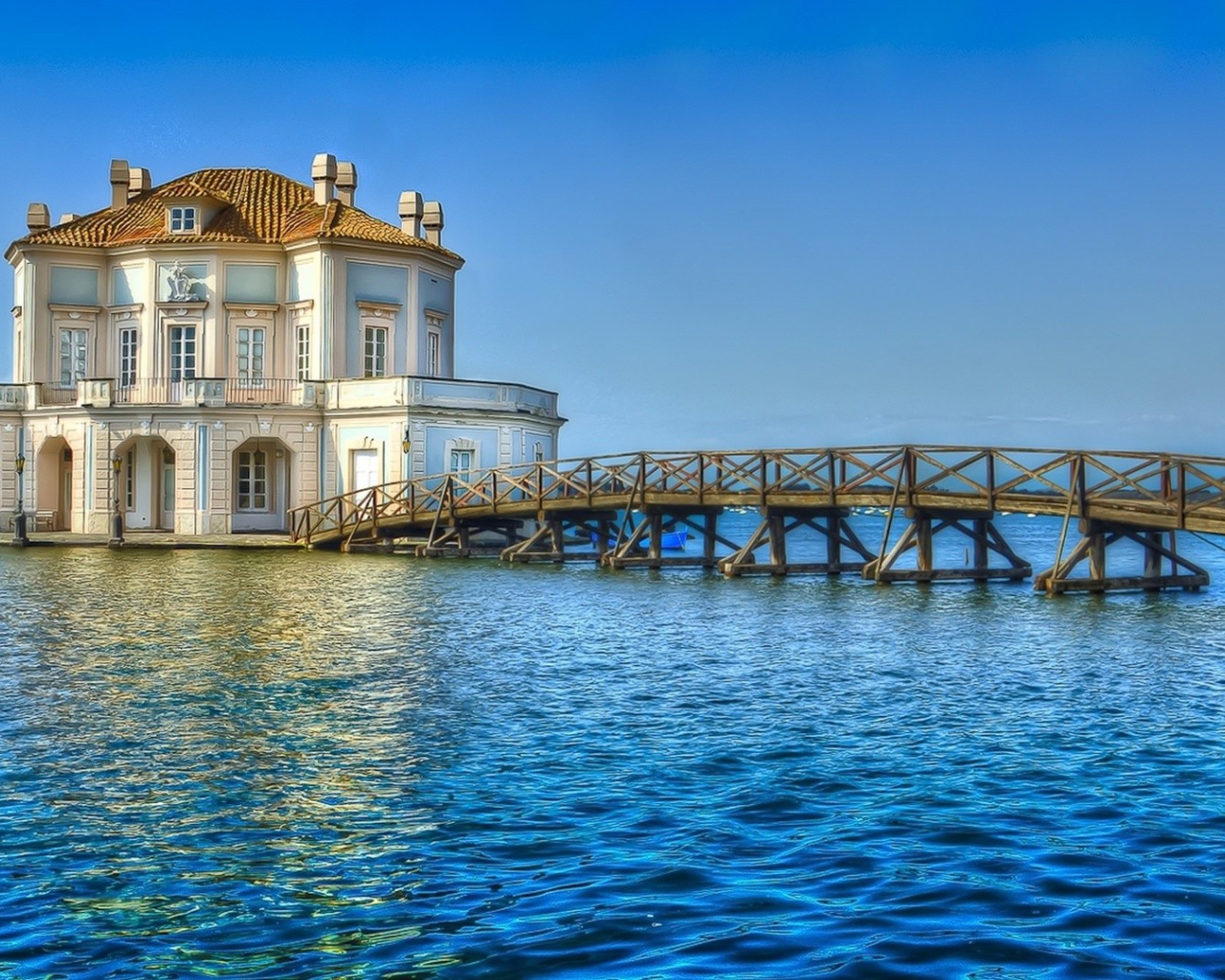 Дом на воде в Италии