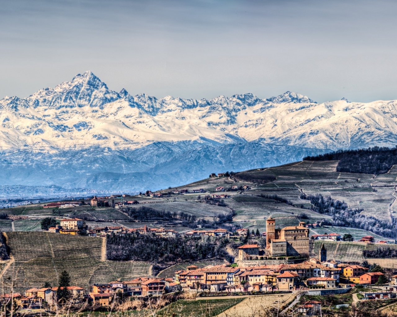 	 Италия Пьемонт у подножия гор