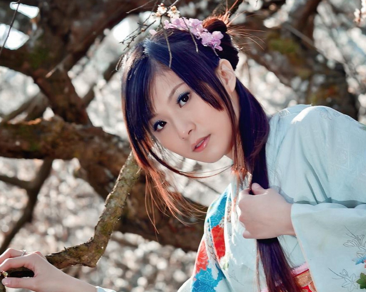 Японская девушка в кимоно