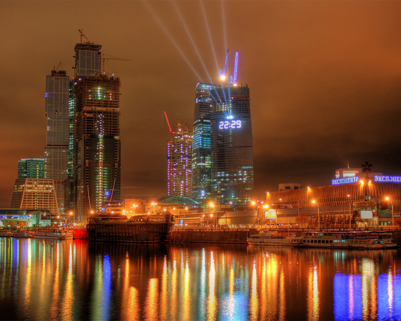 Москва никогда не спит по ночам