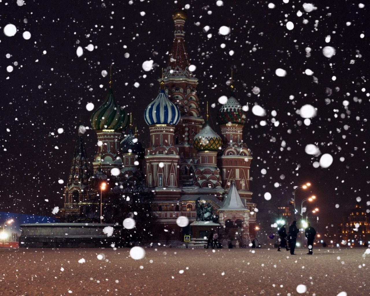 Красная площадь во время снега