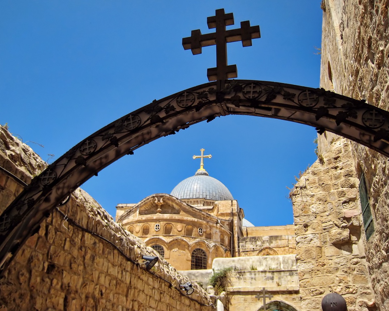 Старинный религиозный храм