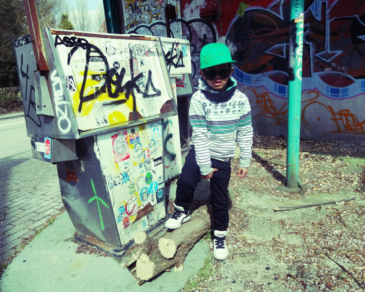 Мальчик в зелёной кепке, swag