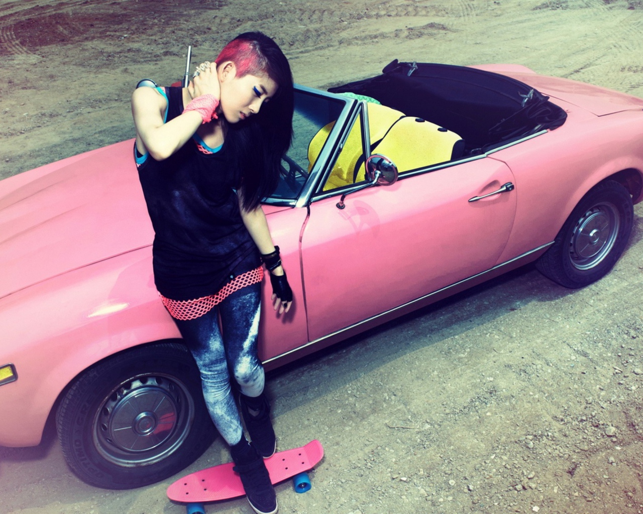 Девушка и розовая машина, swag