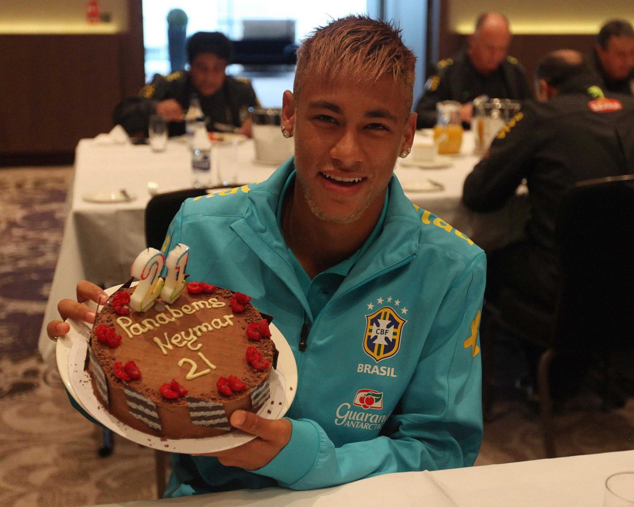 Барселона Неймар и его торт ко дню рождения