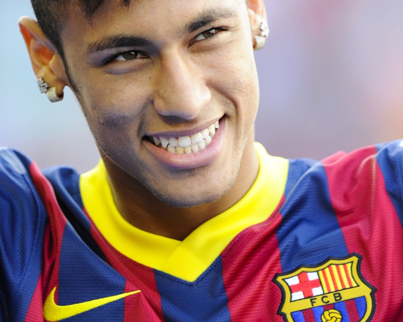 Барселона Неймар улыбается