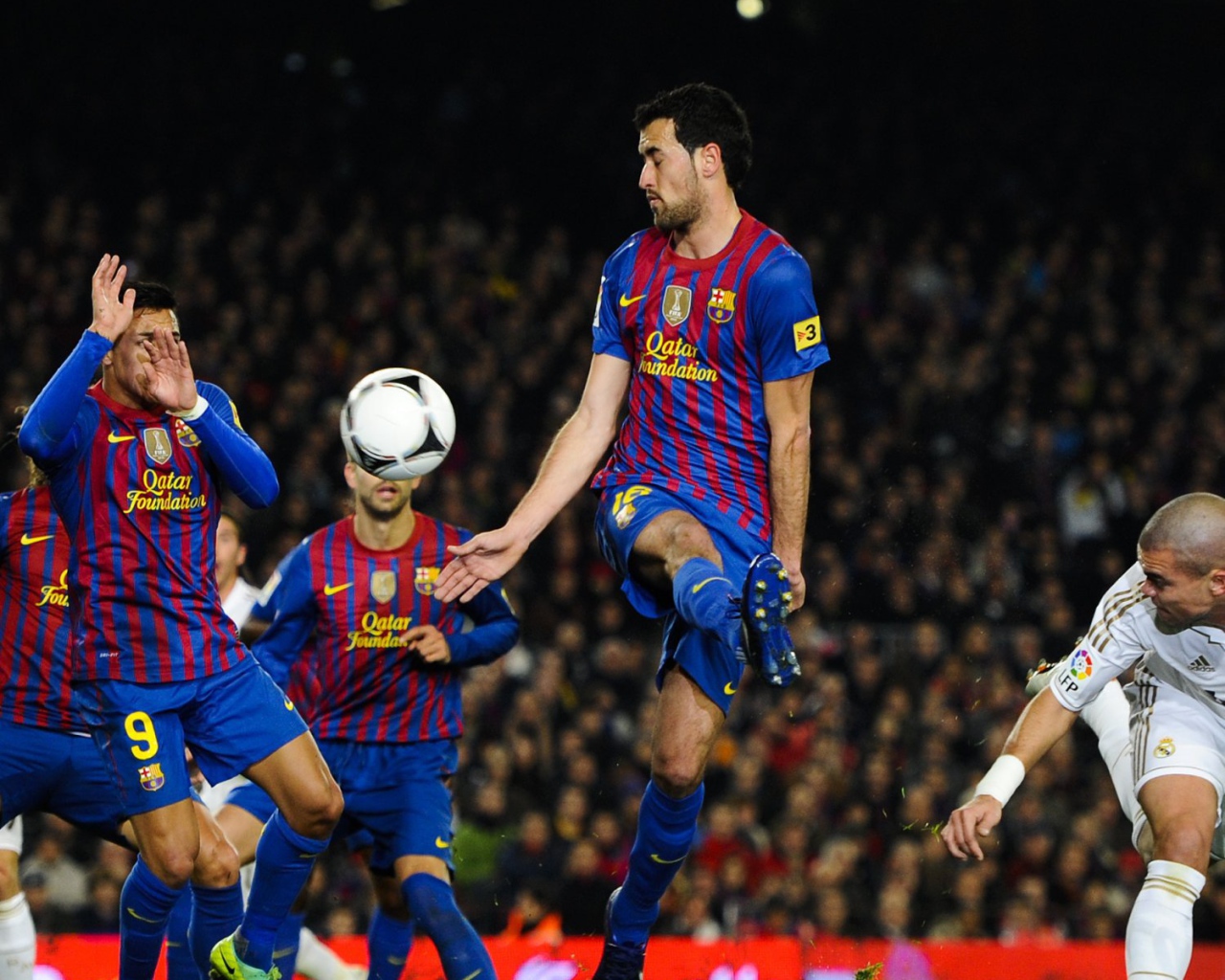 Барселона Серхио Бускетс на поле