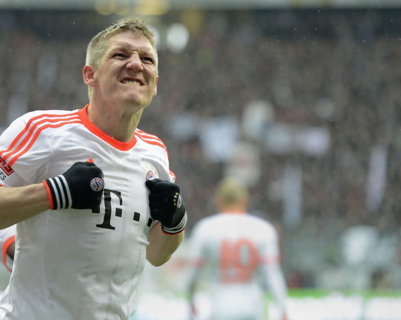 Бавария Бастиан Швайнштайгер забил гол