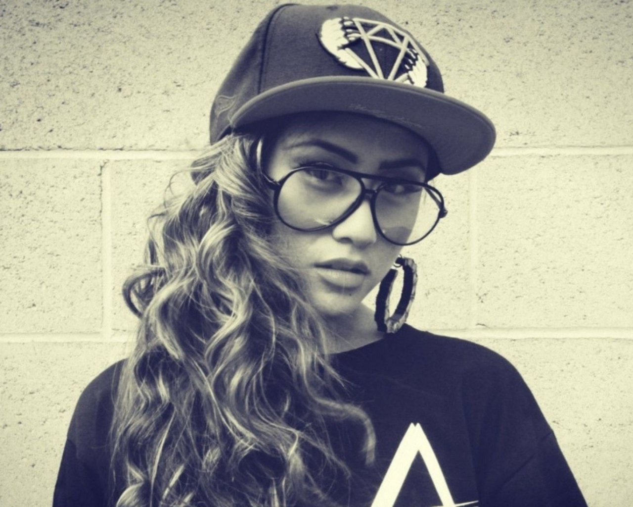 Красивая девушка в очках, swag