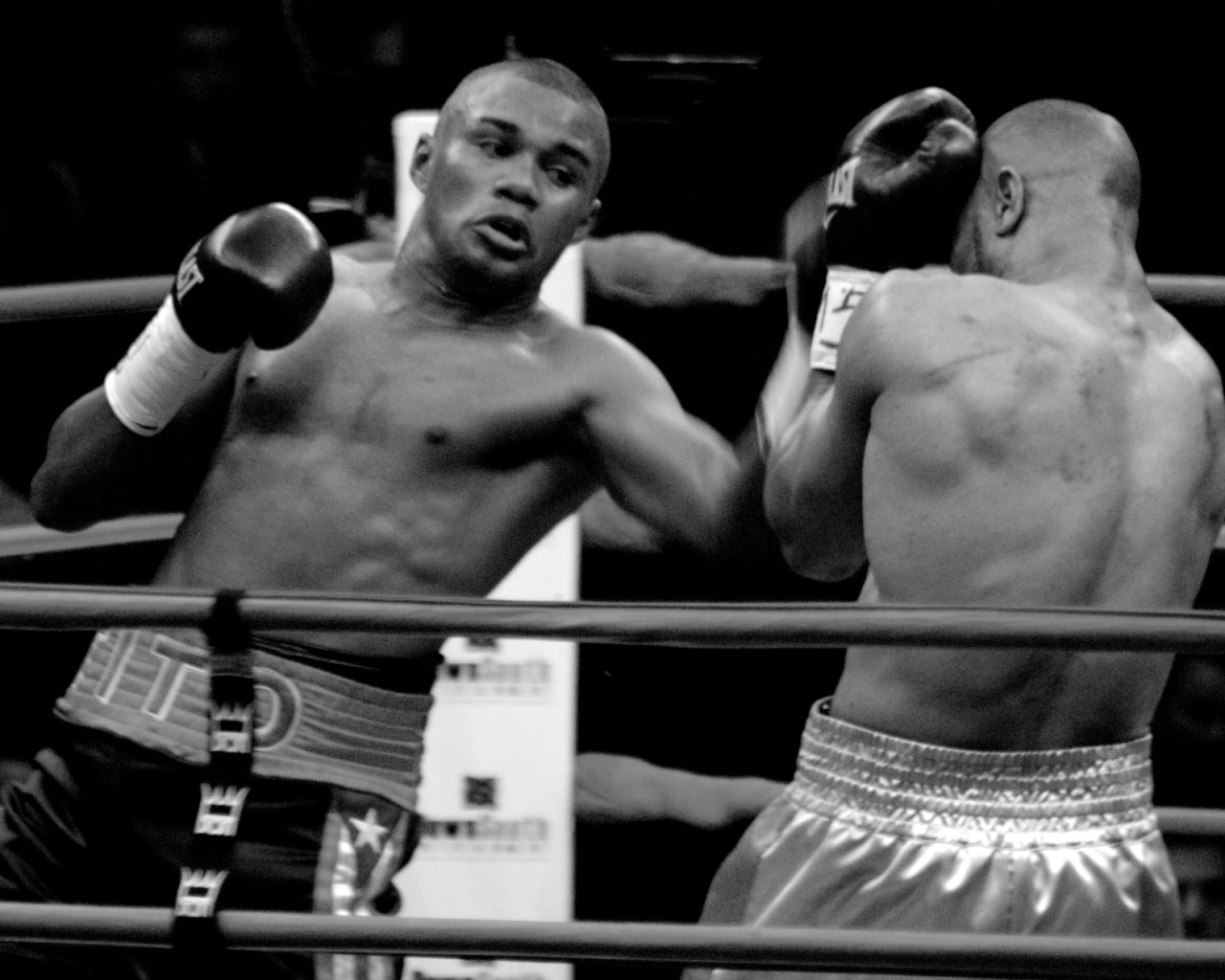 Боксер Феликс Тринидад в середине боя