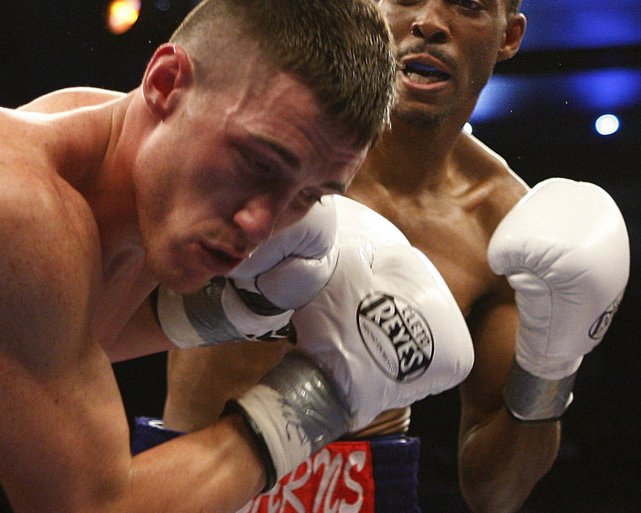 Боксер Томас Хернс сокрушительный удар