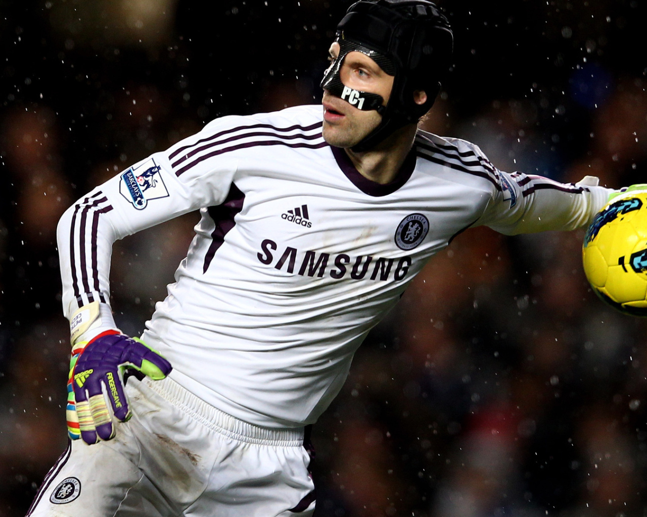 Челси Петр Чех ловит мяч