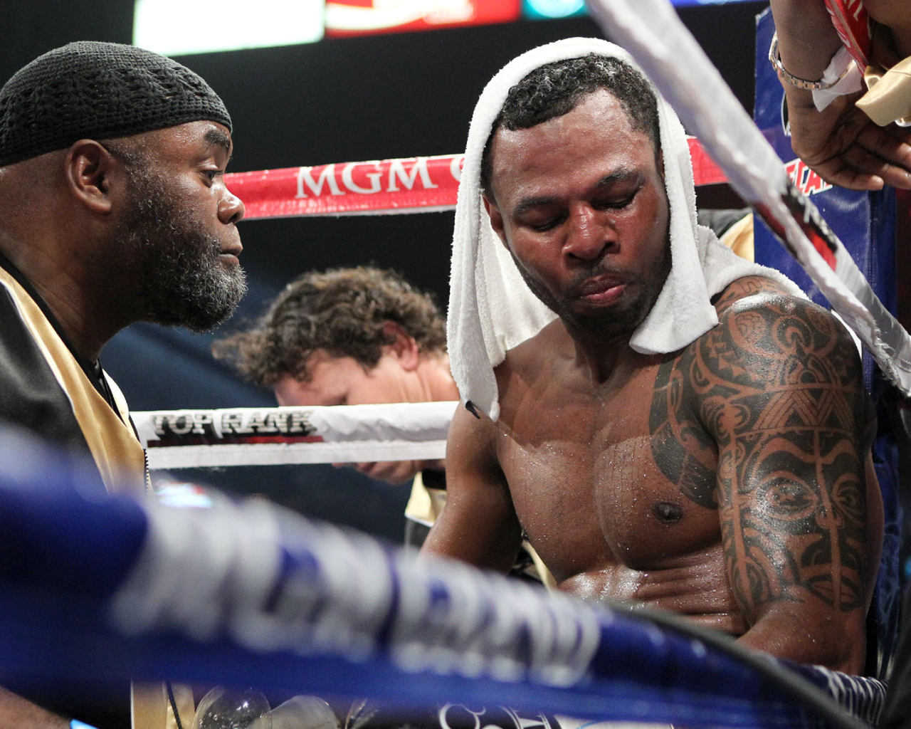 Известный боксер Шейн Мосли после третьего раунда