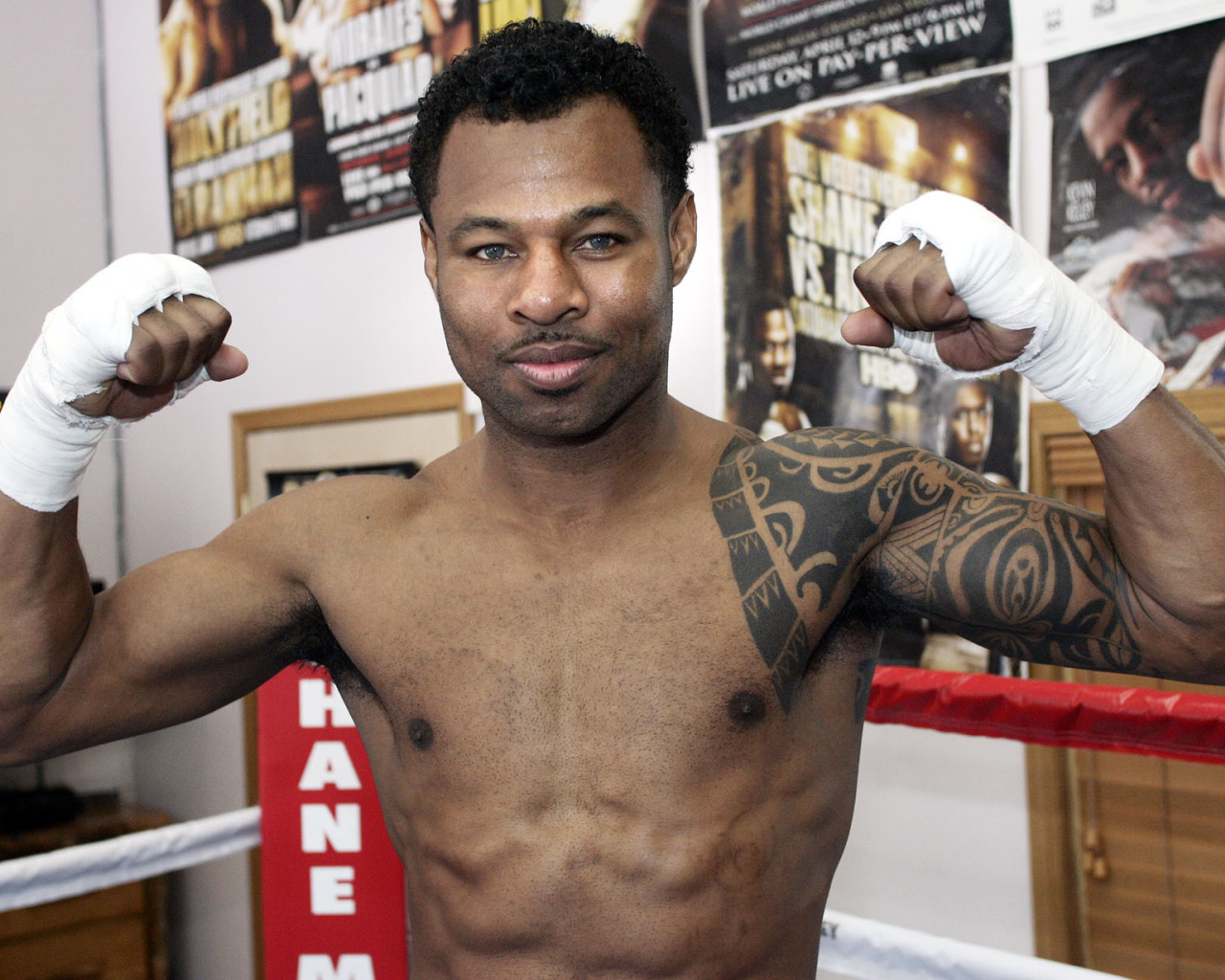 Известный боксер Шейн Мосли на ринге