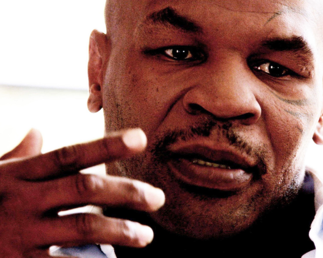 Известный боксер Майк Тайсон крупным планом