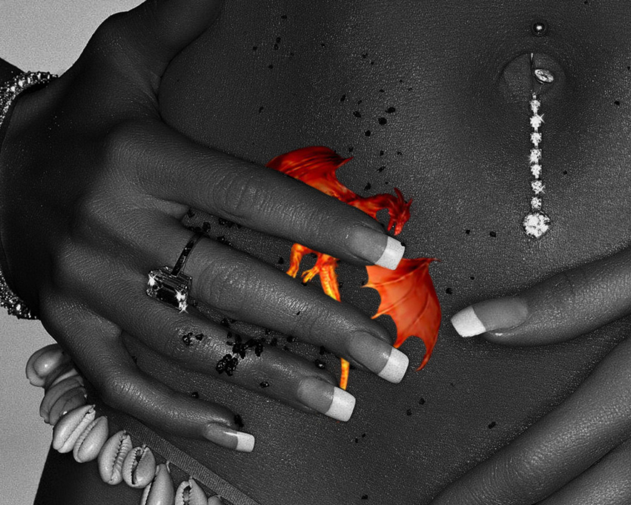 Девушка пирсинг пупка