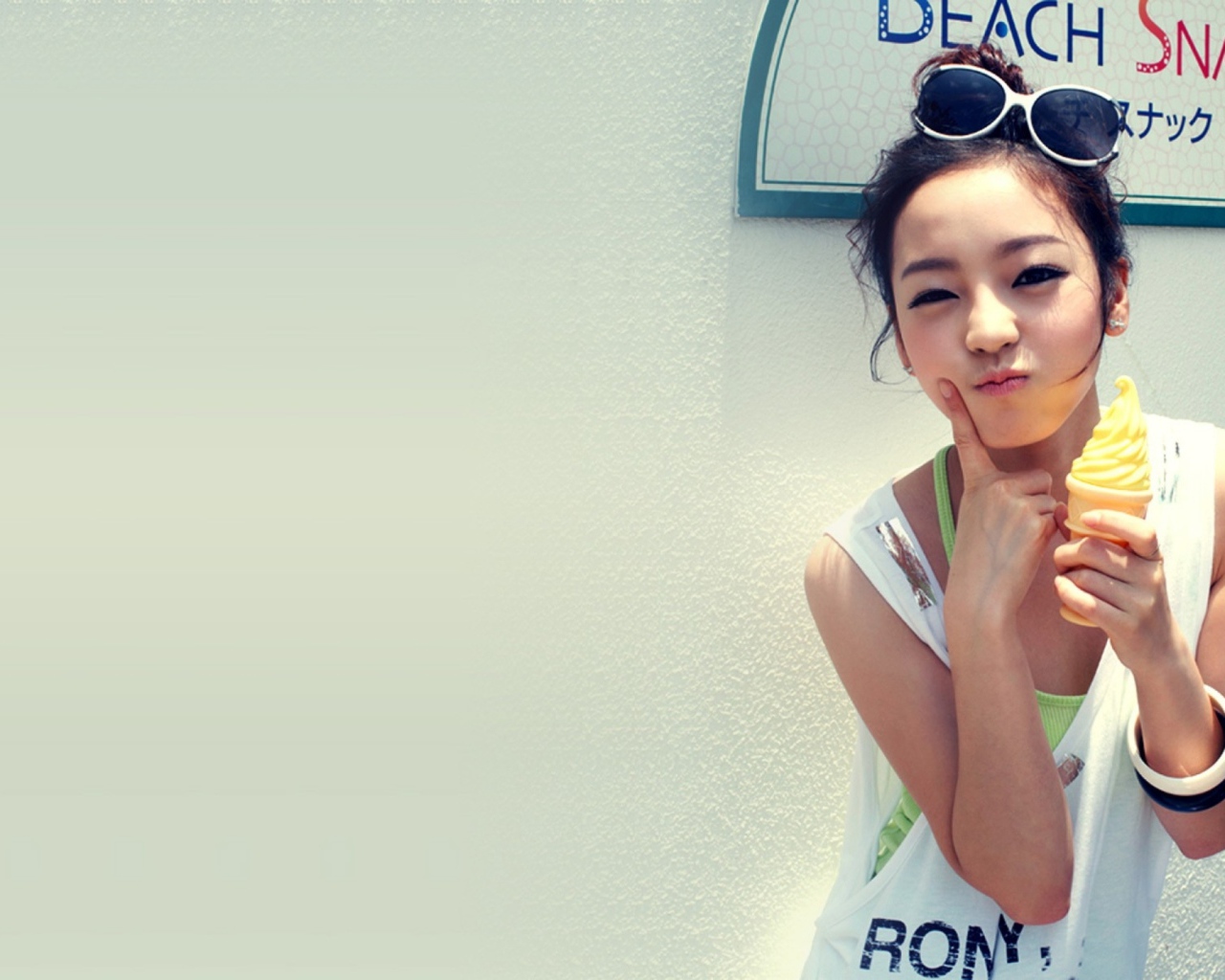 Девушка с мороженым, swag