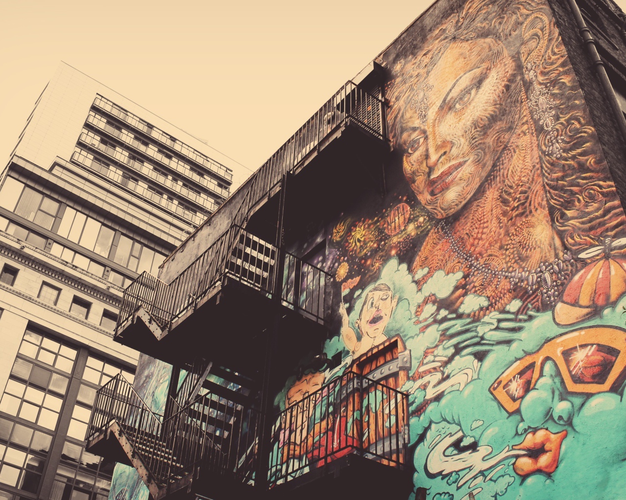 Граффити искусство на многоэтажном доме