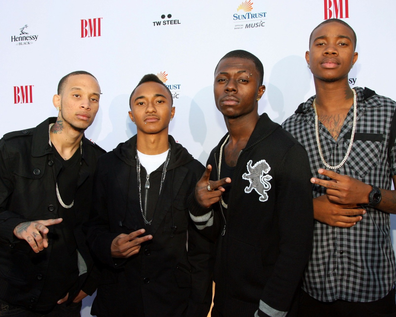 Парни, стиль swag