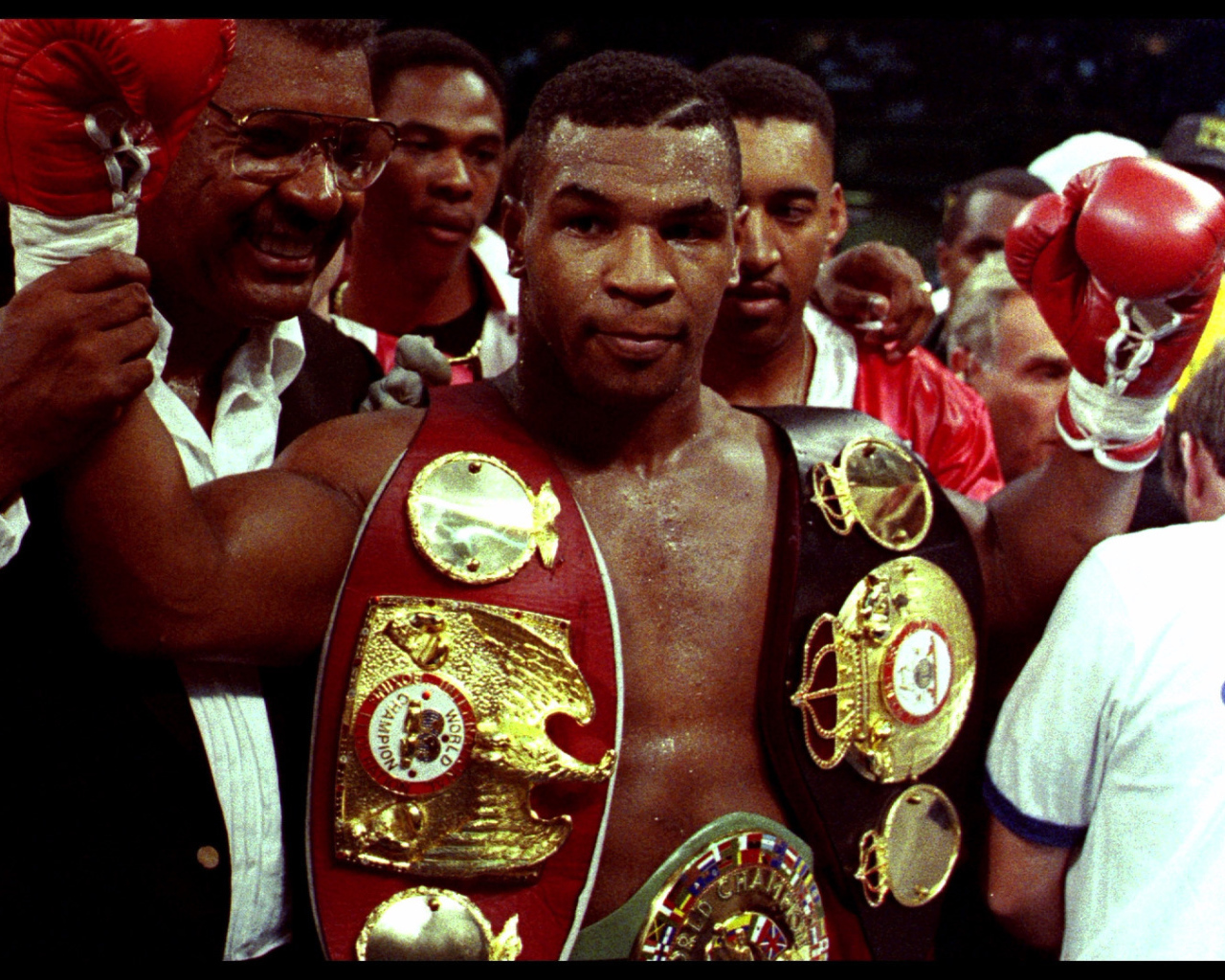 Железный Майк Тайсон и его призы