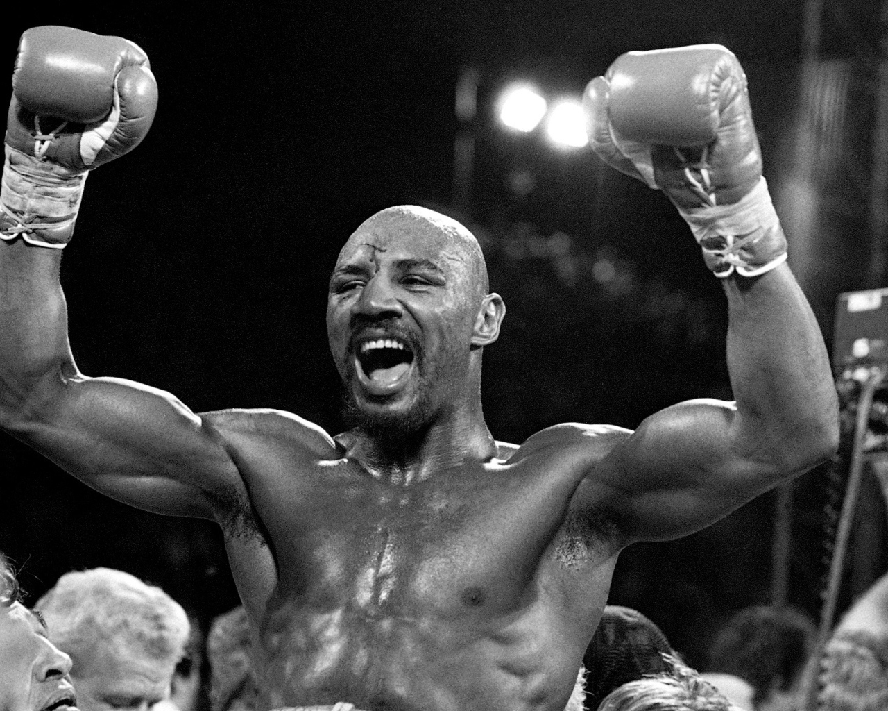 Легендарный боксер Томас Хернс выиграл бой