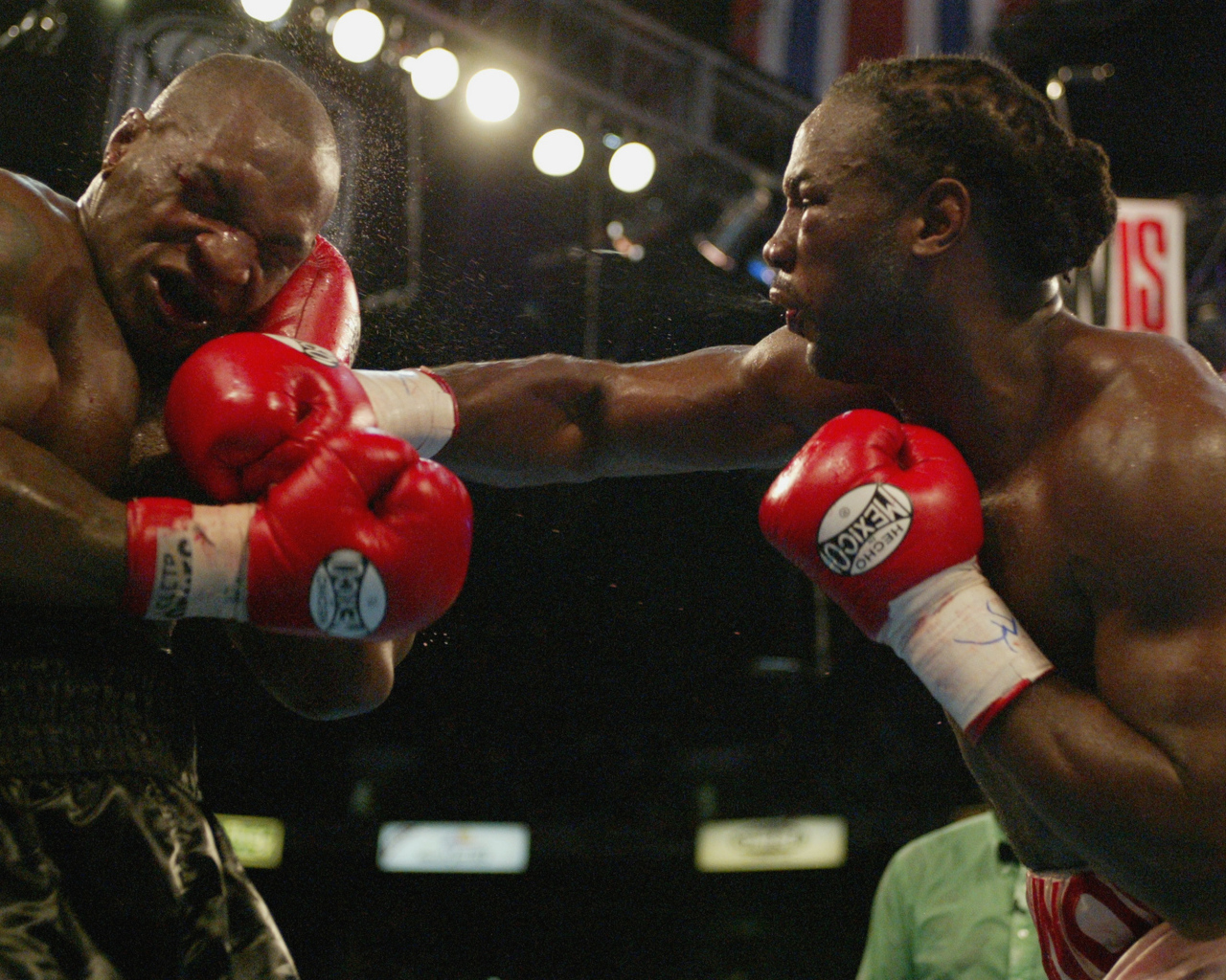 Легендарный боксер Леннокс против Майка Тайсона