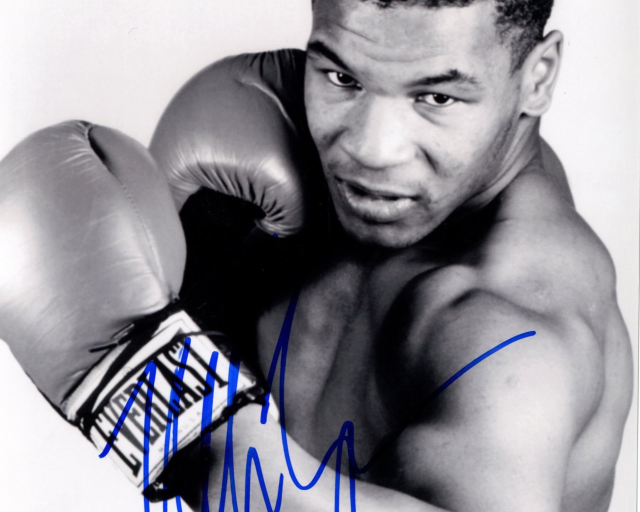 Майк Тайсон в темных тонах