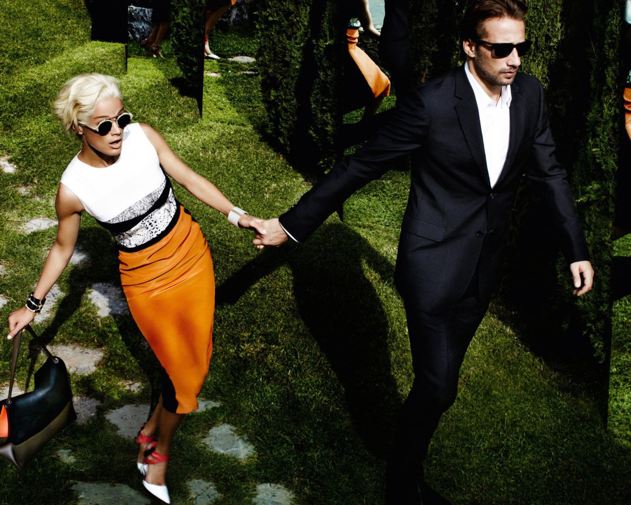 Фотография мужчины в костюме и женщины в платье