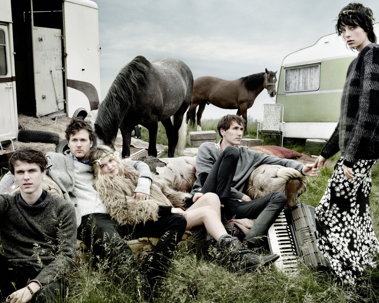 Фотография компании хиппи