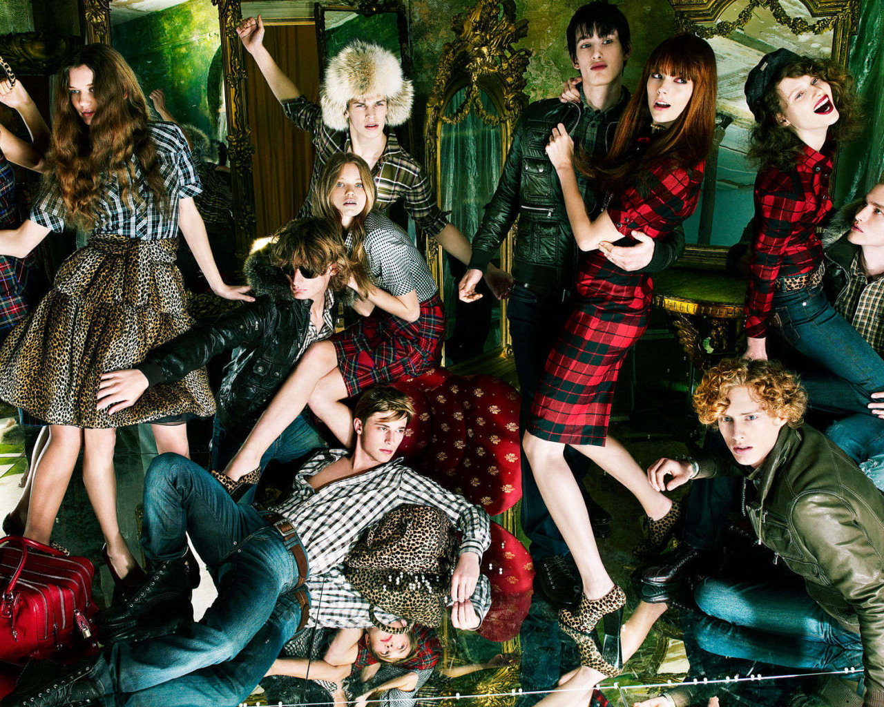 Фотография людей в модной одежде