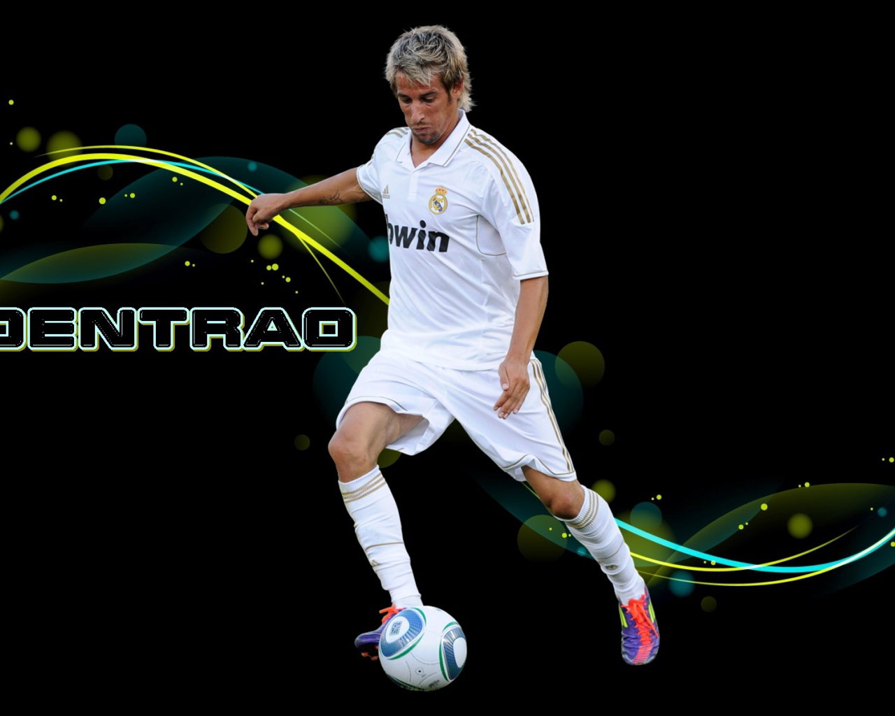 Реал Мадрид Фабиу Коэнтрау на черном фоне