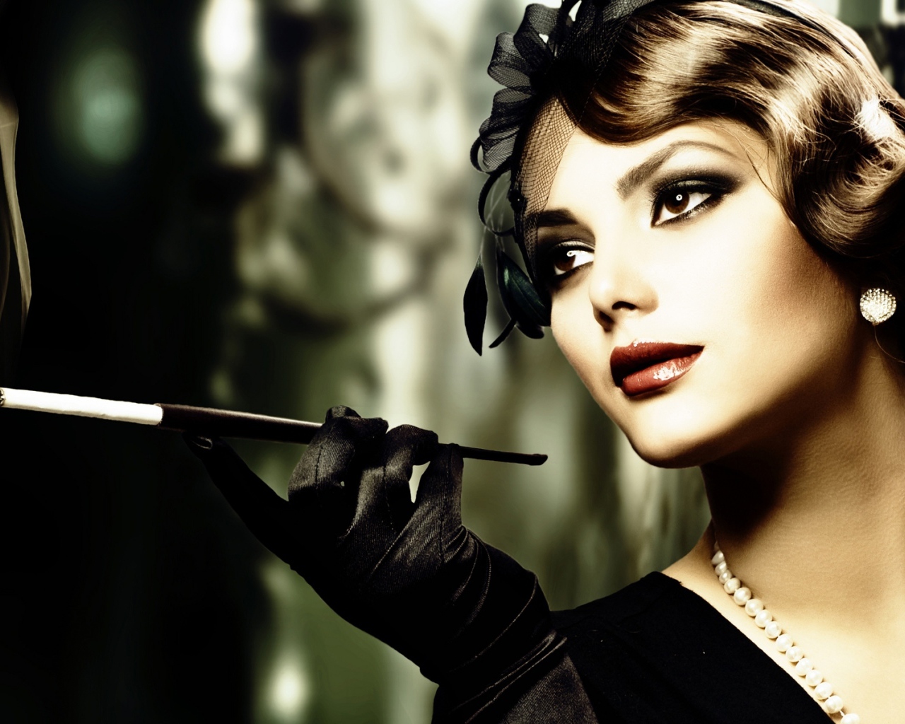 Ретро фотография девушки с сигаретой