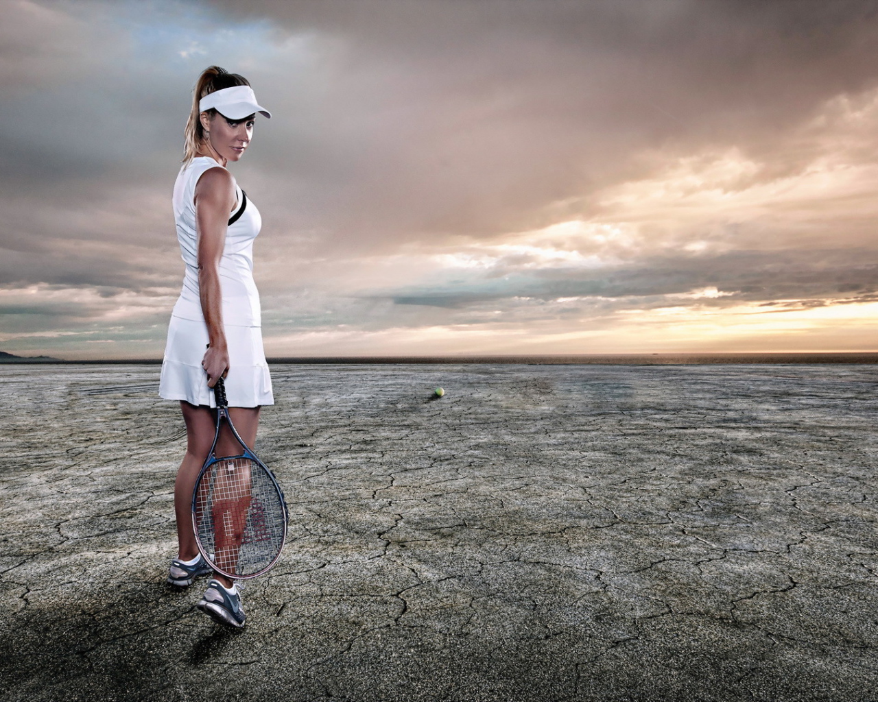 Теннисистка в кепке