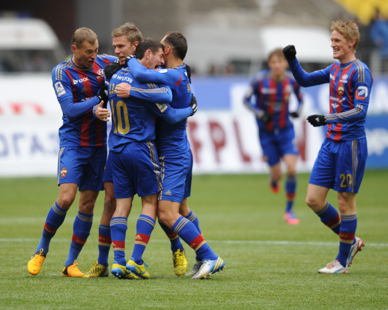 Полузащитник ЦСКА Алан Дзагоев и его команда