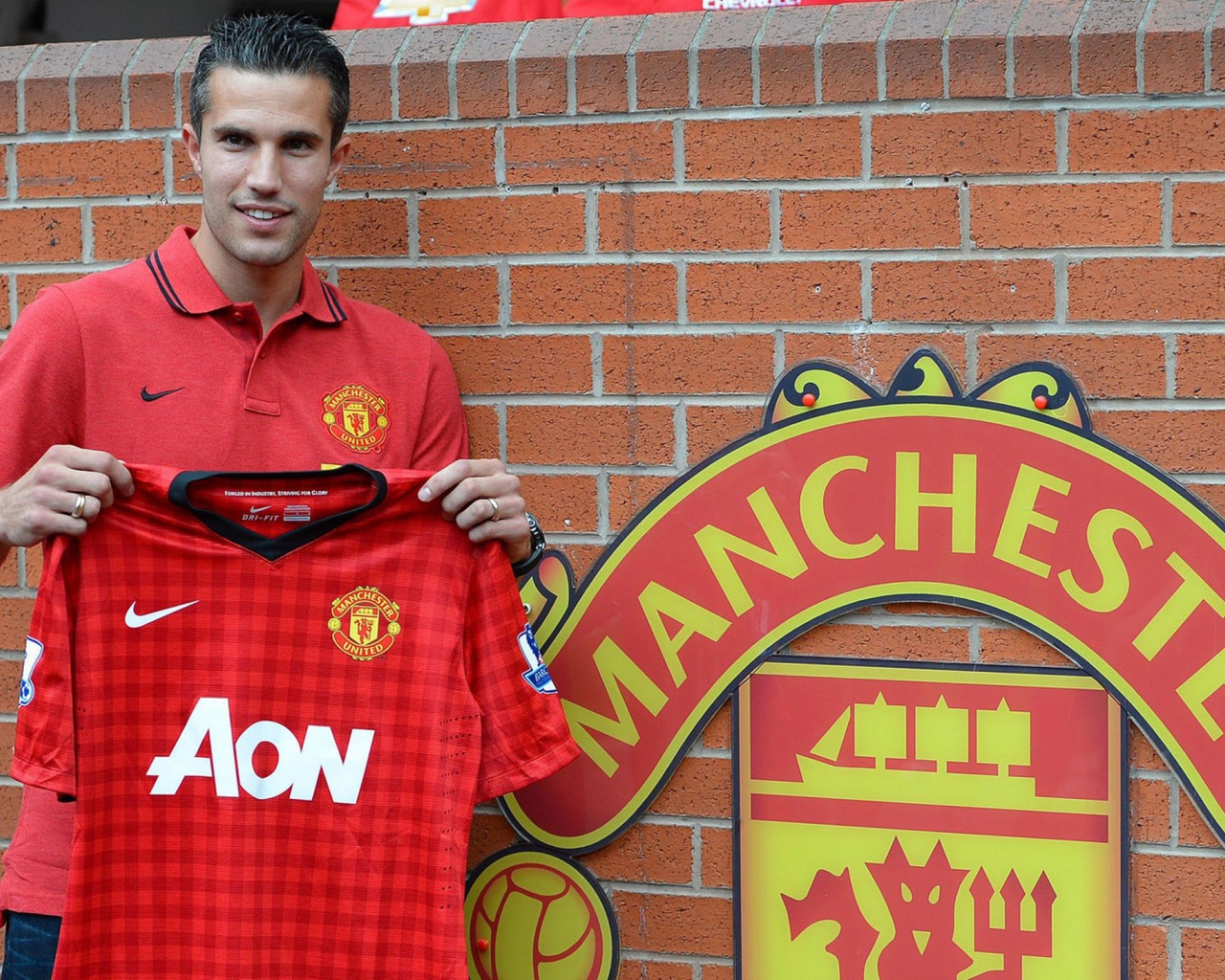 Нападавший игрок Манчестер Юнайтед Робин ван Перси